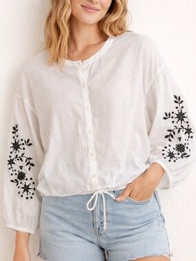 Aerie White Cotton Embroidered Blouse 🌿✨ Size M